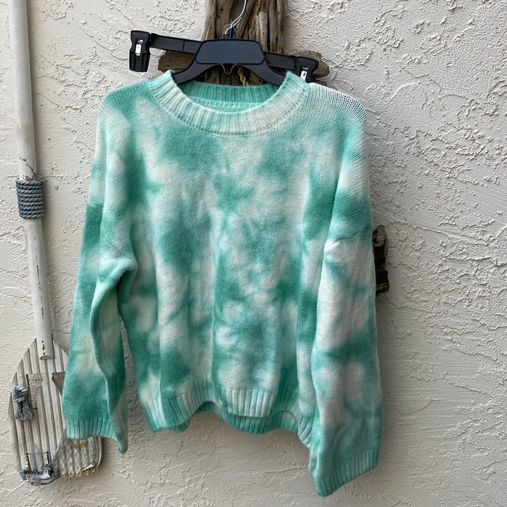 Unbranded Sweater tie dye 100 polyester one size. Super soft.new without tags